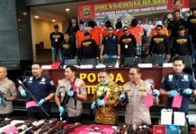 Polda Metro Jaya Amankan Puluhan Senjata Api Ilegal dan Ribuan Butir Peluru dari 6 Tersangka