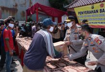 Polda Metro Serahkan 26 Ribu Paket Sembako kepada Anak Yatim Piatu, Fakir Miskin dan Pekerja Harian Terdampak Covid-19