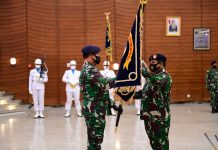 Tongkat Kepemimpinan Pangkoarmada I Berganti dari Laksda TNI Ahmadi Heri Purwono kepada Laksda TNI Abdul Rasyid