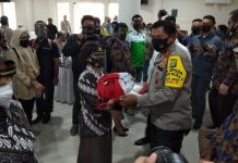 Kapolda Metro Bagikan 4000 Paket Bansos Presiden untuk Purnawirawan Polri dan Mitra Inkoppol