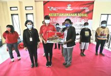 Warga Papua Barat Terima Bansos Kemensos