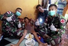 Senyum Lebar Anak di Perbatasan Mendapat Khitanan Gratis dari Satgas Yonif 642/Kapuas