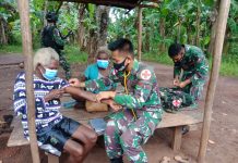 Satgas Pamtas Yonif 125/SMB Sambangi Warga Kampung Toray dan Berikan Pelayanan Kesehatan