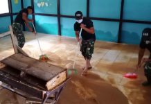 Satgas Pamtas Yonif 642/Kapuas Sigap Bantu Warga Yang Terdampak Banjir