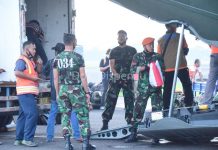 Dukung Percepatan Pemulihan Bencana Alam, TNI AU Angkut Personel dan Bantuan