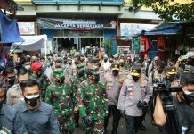 Panglima TNI dan Kapolri Pantau Penerapan Protokol Kesehatan Covid-19 di Pasar Tanah Abang dan Jatinegara
