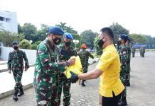 Jelang Idul Fitri 1442 Hijriah, KSAU Bagikan Bingkisan kepada Warga Mabesau