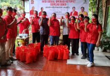 SOKSI DKI Jakarta Bagikan Paket Ketupat Jelang Hari Raya Idul Fitri 1442 Hijriah