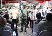 Panglima TNI Tinjau Serbuan Vaksinasi untuk Lansia di Jawa Timur