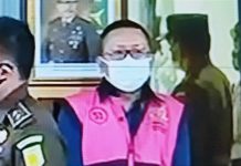 DPO Terpidana Adelin Lis Kenakan Rompi Tahanan Kejaksaan Tiba di Tanah Air