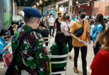 Serbuan Vaksinasi TNI AU, Ratusan Pelajar SMA Batam Mendapat Vaksinasi Covid-19
