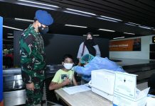 TNI Angkatan Udara dan Kombata Laksanakan Serbuan Vaksinasi di Bandara Soekarno Hatta