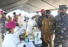 Dihadiri Wakasal dan Komandan Korps Marinir, Masyarakat Maritim Pulau Tidung Senang Ikut Serbuan Vaksinasi Covid-19