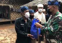 Komandan Grup 1 Kopassus Bagikan 150 Paket Sembako kepada Masyarakat Baduy