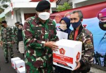 Kepala Staf Subkogartab 0618/Kota Bandung Bagikan 250 Paket Sembako