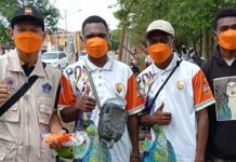 Meski Hari Libur, Relawan Prokes Merauke Tetap Jalankan Aktivitas Distribusikan Masker ke Masyarakat