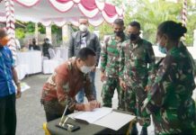 Kodim 1701/Jayapura Beri Bantuan Tunai Pedagang Kaki Lima dan Warung