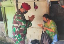 Batalyon 31 Grup 3 Kopassus Bagikan Sembako kepada Masyarakat Binaan