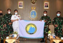Komandan Pushidros TNI AL Resmi Terima Bendera Ketua NIOHC dari Atase Pertahanan Srilanka