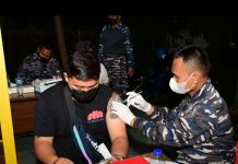 TNI AL Gelar Vaksinasi Covid-19 Malam Hari di Pademangan Jakut