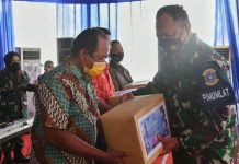 KSAU Serahkan 1.000 Paket Sembako Bagi Warga Kabupaten Lumajang