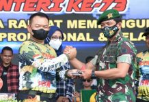 KSAD Bagikan Sembako kepada Warga Sekitar Daerah Latihan Cipatat