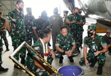KSAU Dampingi Panglima TNI Tinjau Kesiapan Skadron Move di Lanud Husein Sastranegara