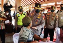 Kapolri Tinjau Percepatan Vaksinasi Serentak di Jawa Tengah