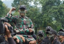 Pangkostrad dan Pati Kostrad Terima Penyematan Brevet Kehormatan Intai Tempur