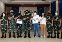 TNI AU Beri Apresiasi Sanraksaka dan Musisi Devit Millu Alor
