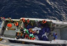 TNI AL Evakuasi Ibu Melahirkan Terombang-ambing di Perairan Madura