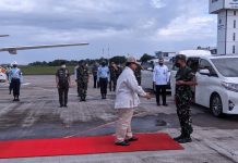 Danlanal Kolonel Widyo Sasongko Sambut Kedatangan Menteri Pertahanan RI Prabowo Subianto di Bandara SMB Palembang