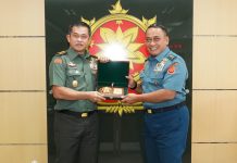 Pangkostrad Letjen Maruli Simanjuntak Terima Audiensi Irjen TNI Letjen Bambang Suswantoro