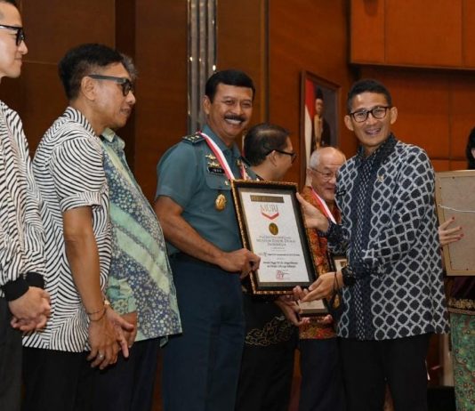 Membanggakan, Perwira Tinggi TNI AL Raih Rekor MURI