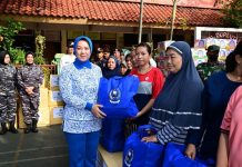 Jalasenastri TNI AL Laksanakan Bakti Sosial Peduli Korban Kebakaran Tambora