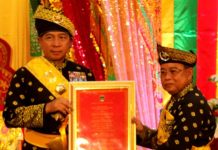 Panglima TNI Jenderal TNI Agus Subiyanto Terima Gelar Kehormatan Adat Melayu Kepulauan Riau