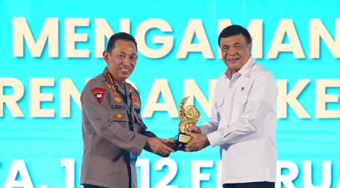 Menko Polkam Apresiasi TNI-Polri atas Langkah Sigap Evakuasi Korban dan Pemulihan Keamanan Pasca-Penembakan Pesawat di Boven Digoel