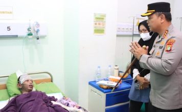 Kapolres Metro Bekasi Kota Jenguk 17 Korban Kebakaran Cimuning dan Beri Tali Asih serta Dukungan Moril