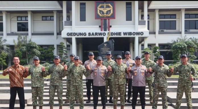 Kapolda Metro Bersama Pangdam Jaya Sambangi Mako Kopassus Cijantung