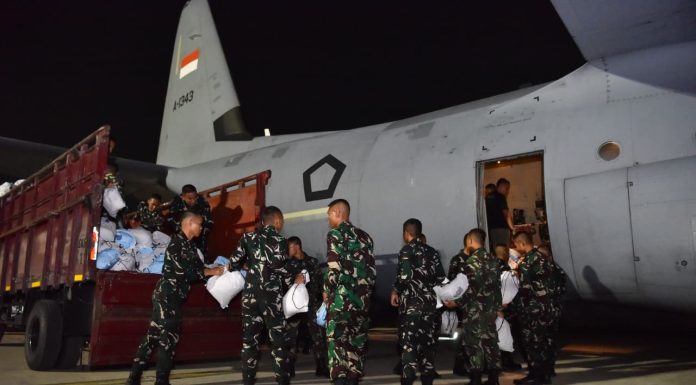 Pesawat Hercules TNI AU Kirim 27 Ton Bantuan Kemanusiaan untuk Korban Gempa NTT
