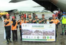 Lanud Yohanis Kapiyau Bantu Salurkan 505 Kilogram Bantuan untuk Korban Gempa NTT