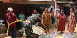 Korem Wijayakarta Distribusikan Air Bersih untuk Warga Bekasi yang Alami Kekeringan